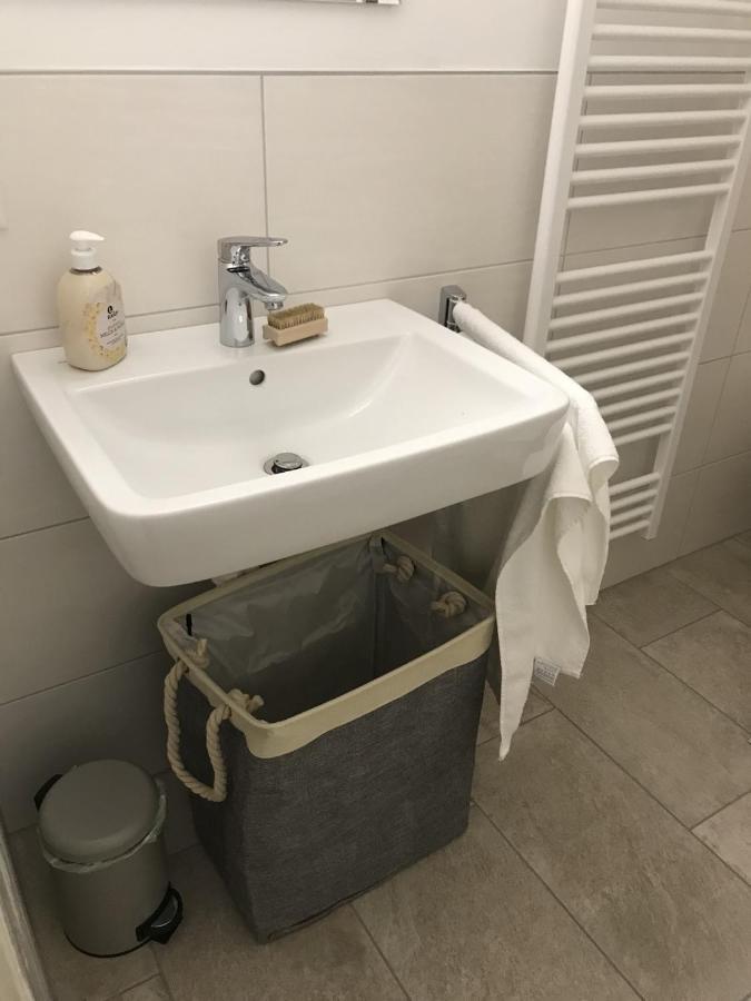 Schoenes Ferienappartment In Zell Am See: Zentral Gelegen Und Naehe Der Areitbahn Und Dem Zeller See Bagian luar foto